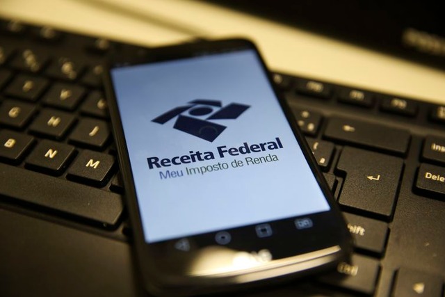 Basta acessar a página da Receita na internet para saber se teve o crédito da restituição depositado - Marcello Casal Jr / Agência Brasil