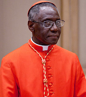 O presidente do Pontifício Conselho Cor Unum, Cardeal Robert Sarah, é o enviado do Papa Bento XVI