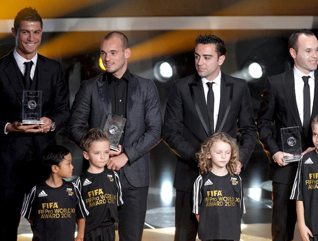 Cristiano Ronaldo, Sneijder, Xavi e Messi na seleção dos 11 melhores em votação de jogadores  (Foto: EFE)