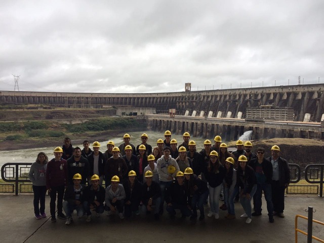 Acadêmicos da UNIGRAN em visita técnica à Usina Hidrelétrica de Itaipu