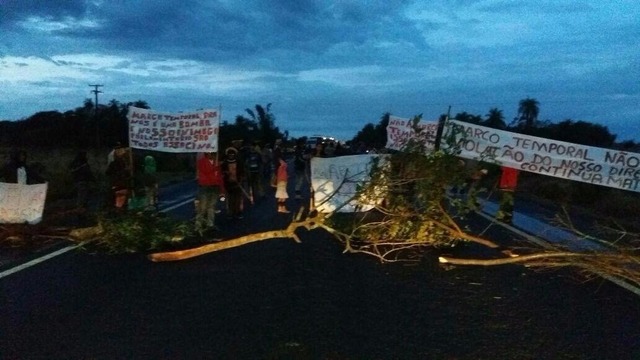 
Pista está fechada desde às 05h30 desta quarta-feira
(Foto: Divulgação/PRF).
