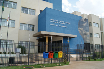 O Ministério Público Estadual ingressou com pedidos de impugnação de seis candidatos a prefeito e vice no município de Dourados.