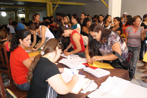 Durante toda semana professores lotaram a Secretaria de Educação para fazer inscrição
Foto: Hédio Fazan
