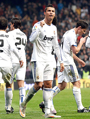 Cena comum no Real: Cristiano Ronaldo comemora
mais um de seus gols (Foto: Reuters)