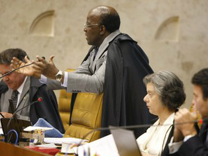  O relator do mensalão, Joaquim Barbosa, foi o
 primeiro a apresentar voto sobre penas aos réus
 condenados 