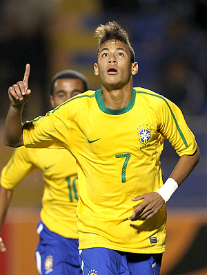 Neymar marca o primeiro gol da Seleção sub-20
no Sul-Americano, realizado no Peru (Foto: Mowa)