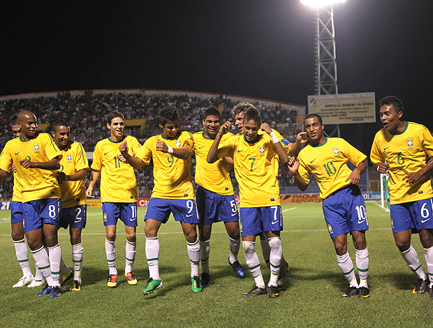 Neymar comanda dancinha na comemoração do primeiro gol da Seleção sub-20 (Foto: Mowa Press)