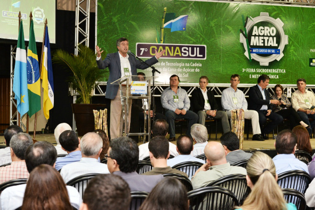 Prefeito discursa na abertura do Canasul & Agrometal, na noite de ontem

Crédito: A. Frota