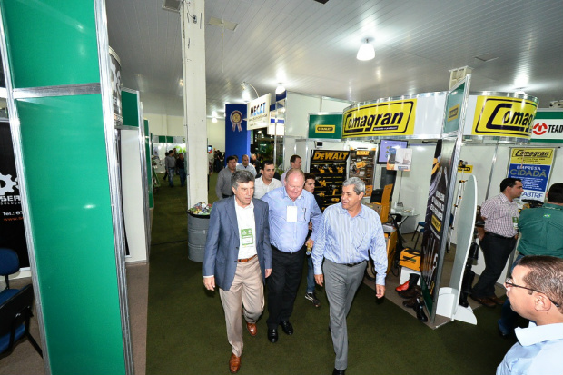 Prefeito Murilo e governador André Puccinelli visitam estantes do Canasul & Agrometal