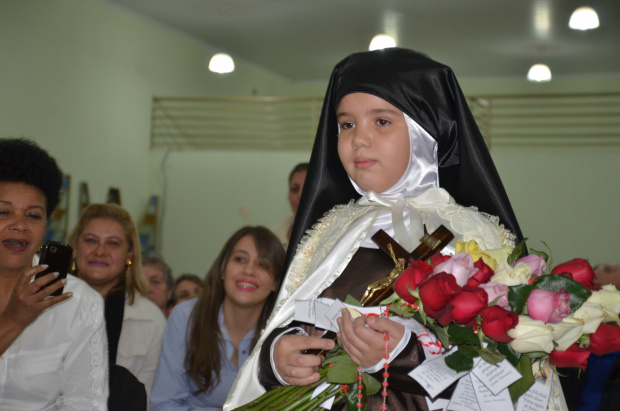 Paróquia Santa Teresinha celebra o dia da padroeira com encerramento da novena Paróquia Santa Teresinha celebra o dia da padroeira com encerramento da novena