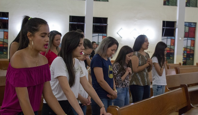Jovens durante encontro do Ministério Agnus Dei. Foto: Amad