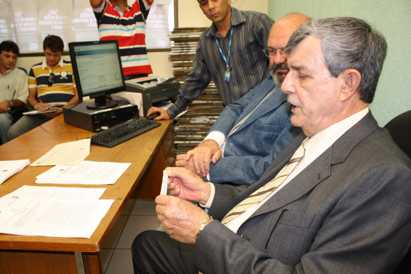 Desembargador Santini e juiz José Domingues comandaram a reunião ontem
(Foto: Hedio Fazan)