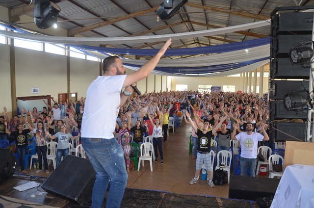 Saguão central do santuário ficou pequeno pra tanta gente. Foto: Estanislau Sanabria/RC