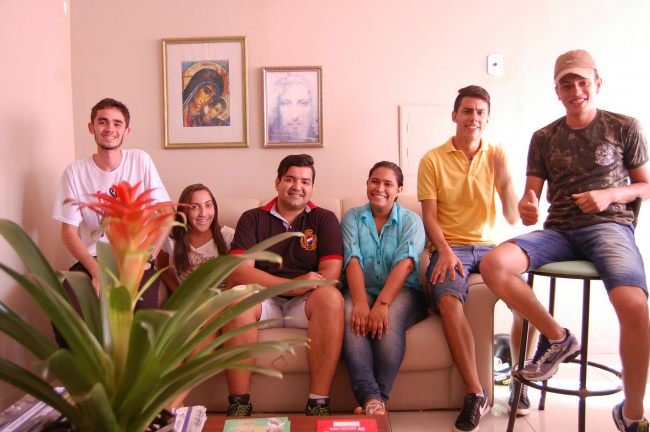O grupo já participou da programação da Rádio Coração no programa 'Sintonia da Paz'.