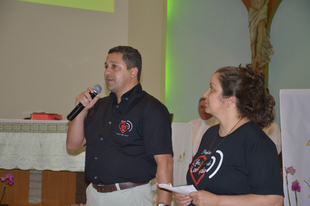 Jornalista Reynaldo Felix e a Comunicadora Ozair Dias Sanabria, na paróquia N.S. Fátima-Dourados/Ms