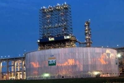 Após dois meses em vigor da nova política de reajuste do preço dos combustíveis, a Petrobras avaliou como positiva a mudança implantada em 3 de julho, com aumentos ou reduções quase diários da gasolina e do óleo diesel.