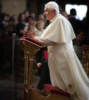 Bento XVI reza, neste mês, pelo respeito à identidade da família e pelos que sofrem