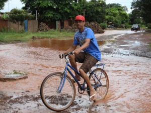 Chuvarada penaliza população do Cachoeirinha. foto - HEDIO FAZAN