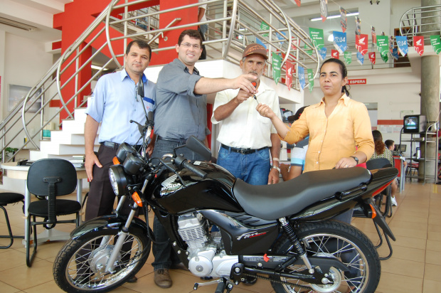 Entrega da Moto:Zaide Aparecida- Nova America-Caarapó(50%)Cláudio Gregorine- Piraporã(50%)