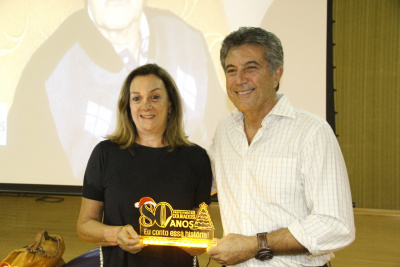 Legenda: O prefeito Murilo e a primeira dama Cecília Zauith no lançamento do Dourados Brilha do ano passado, quando o município comemorava 80 anos