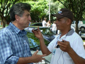 Murilo Zauit concedeu entrevista à Rádio Coração logo após ter votado na manhã de ontem.  
Foto: Alice Fernandes