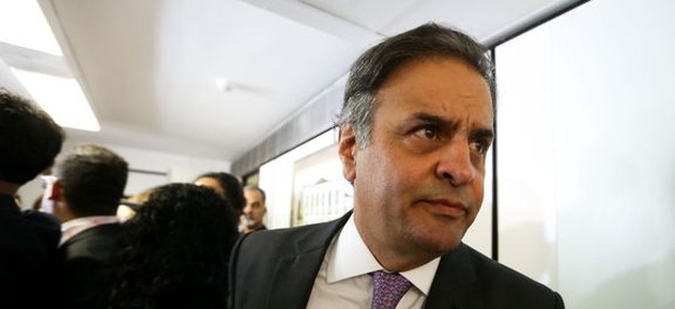 Senador Aécio Neves (PSDB-MG),  (STF) decidiu afastá-lo   por 3 votos a 2, afastar