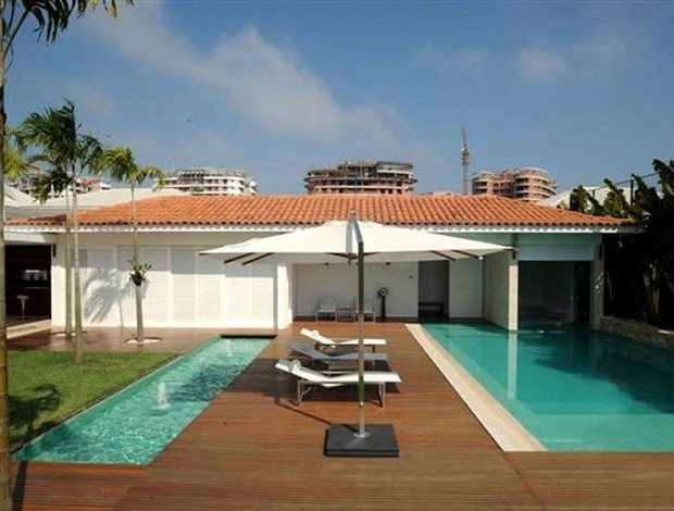 Piscinas com hidromassagem na casa de Ronaldinho no Rio (Foto: reprodução da internet)