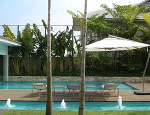 A piscina por outro ângulo (Foto: reprodução da web)