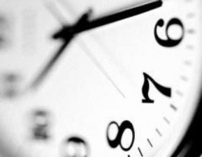 A partir do próximo domingo, os relógios deverão ser atrasados em uma hora. 