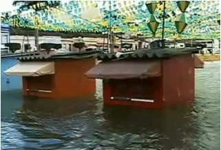 Parque de eventos inundados pelas aguas do rio Capibaribi em Paudalho