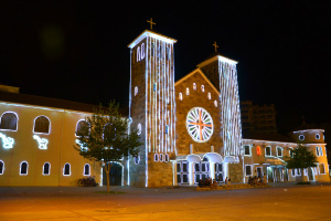 Missa de ação de graças, às 11h, na Igreja que leva o nome da padroeira da cidade, Imaculada Conceição, celebra os 78 anos de emancipação de Dourados. (Foto: Marcos Ribeiro)