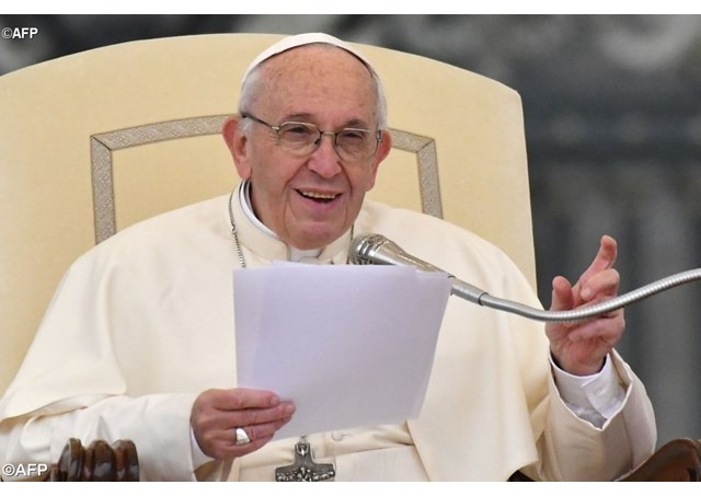 Encontro com os fiéis alegra as quartas-feiras do Papa Francisco - AFP