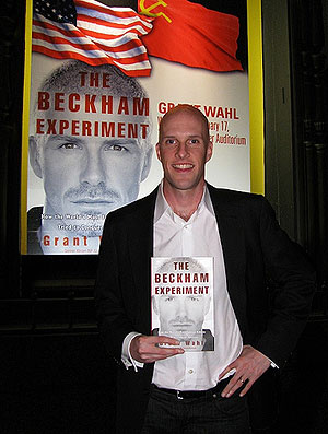 Grant Wahl é autor de um livro sobre a passagem
de Beckham pelos EUA (Foto: Reprodução)