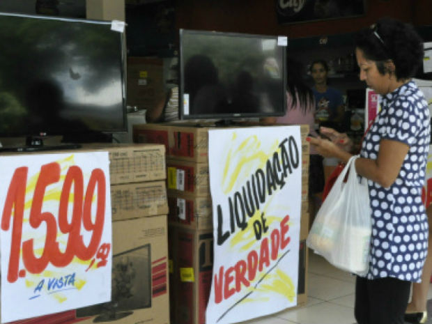 Comerciantes querem aquecer vendas no início do ano com grandes ações de marketing e exposição de produtos 
Foto : Hédio Fazan