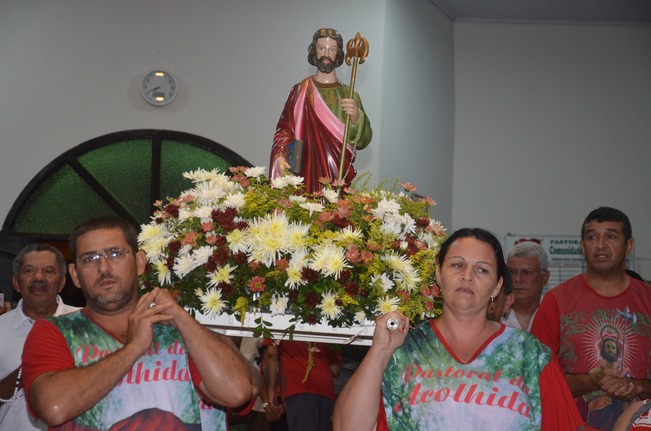 Fiéis receberam a imagem de São Judas Tadeu com muita alegria e louvor. Foto: Estanislau Sanabria/RC