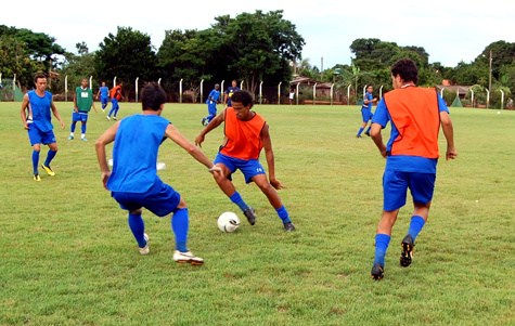 A equipe do Itaporã F.C vem treinando no Estádio “Cidão do Carumbé”.