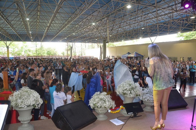 JDF 2017 encerrou-se com a consagração a Nossa Senhora Aparecida, na voz de Adriana Arydes. Foto: Estanislau Sanabria/RC