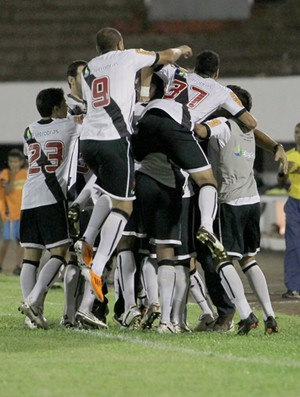 Ataque do Vasco continua arrasador: já são 18 gols
marcados em três partidas (Foto: Agência Estado)