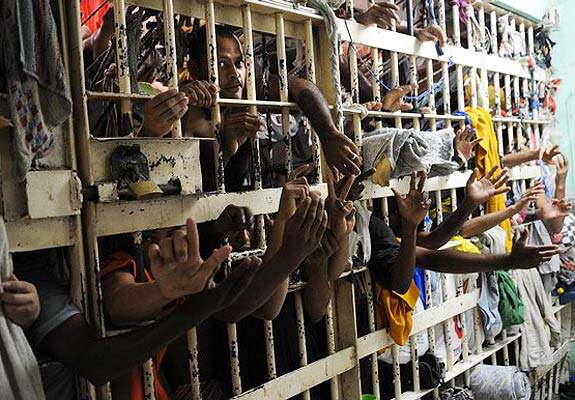  Superlotação de detentos em grande parte dos presídios do país