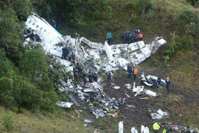 Avião da Chapecoense estava sem nenhum combustível ao cair, diz autoridade colombiana