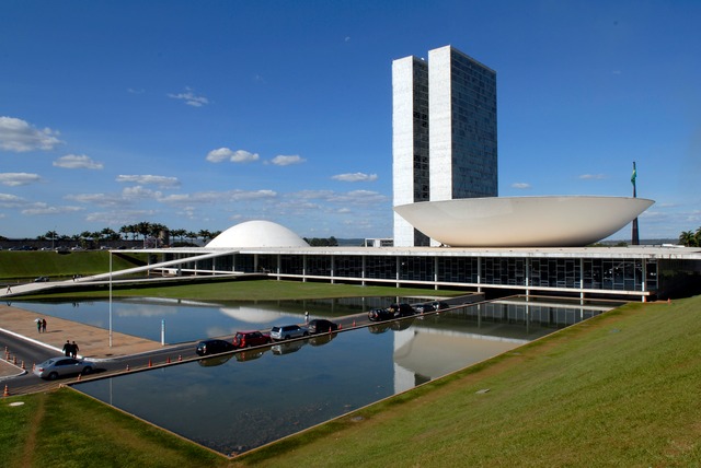 Câmara convoca sessão para adiantar votações em semana de feriado