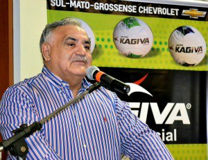Cezário: 'os estádios estão praticamente prontos
para receber o torcedor' (Foto: Hélder Rafael)