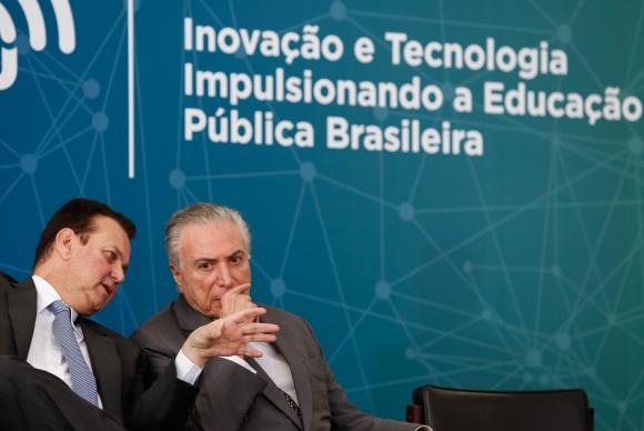 O ministro da Ciência, Tecnologia, Inovações e Comunicações, Gilberto Kassab, e o presidente Michel Temer durante a cerimônia de lançamento da Política de Inovação Educação Conectada Alan Santos/PR