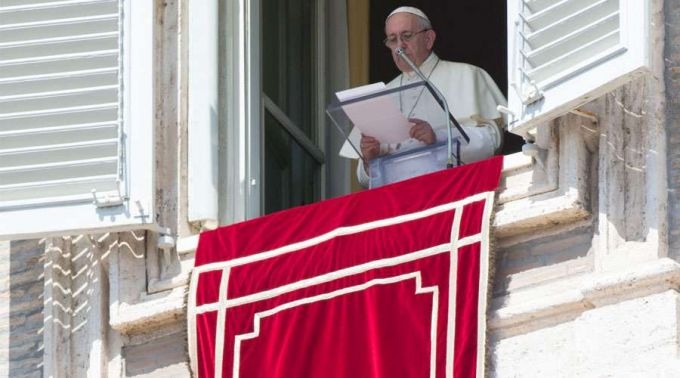 Papa Francisco reza o Ângelus no Vaticano. Foto: L'Osservatore Romano