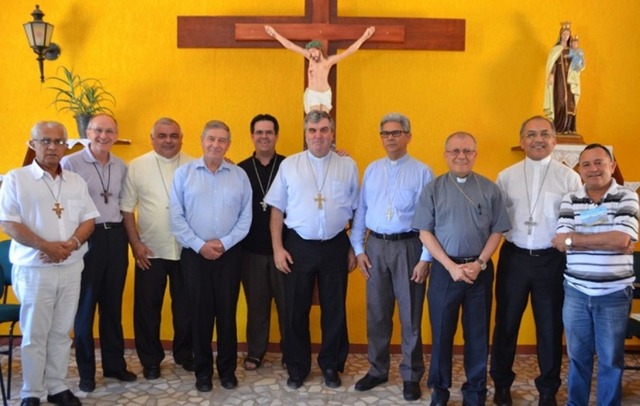 Onze bispos da Bahia, Pernambuco, Sergipe e de Minas Gerais juntamente com representações da Igreja Católica reuniram-se para se inteirar de forma mais profunda sobre a realidade hídrica da região da Bacia do São Francisco.