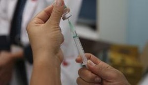 Farmácias e drogarias de todo o país vão poder ofertar o serviço de vacinação - Crédito: Marcello Casal Jr/Agência Brasil
