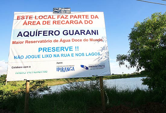 Lagoa em Ribeirão, parte da área de recarga do aquífero Guarani; estudo mapeou regiões de risco ao manancial. Foto: Silva Junior/Folhapress