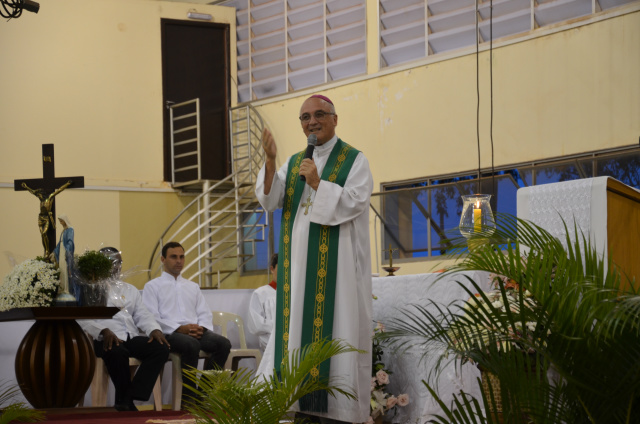 Dom Redovino celebra missa de encerramento do 25° carnaval com Cristo