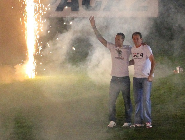 Rogério Ceni e Luis Fabiano juntos no gramado do Morumbi (Foto: Luiz Pires / VIPCOMM)