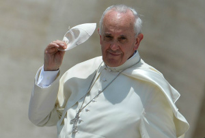“Com sua simplicidade, Francisco está surpreendendo o mundo”, diz Dom Décio Zandonade /Foto: L´osservatore Romano